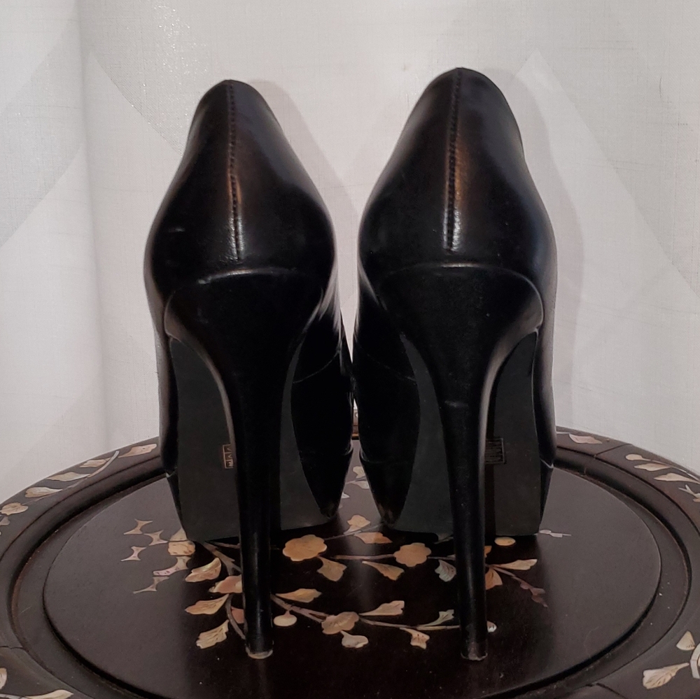 Black high heel - Picture 3 of 4